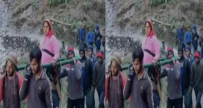 Pregnant women gave birth to a baby on the way in Chamoli Pregnant women gave birth to a baby on the way in Chamoli