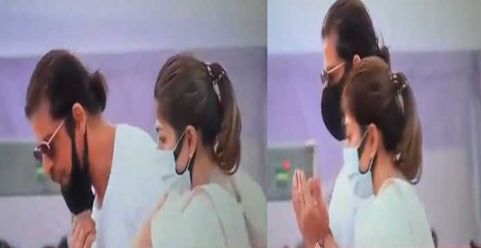 Did shsh Rukh Khan spit Lata Mangeshkar last rites video people allege viral video Did shsh Rukh Khan spit Lata Mangeshkar last rites video people allege viral video