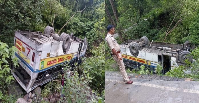 Roadways bus overturned in Rishikesh, police took out all the passengers by breaking the glass of the bus