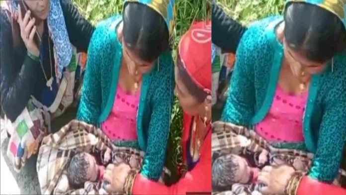 Picsart_22-09-10_11-58-22-159 In Chamoli, a pregnant woman gave birth to a child in the forest