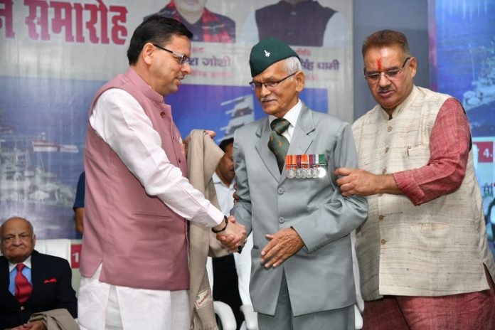 IMG-20221002-WA0061 CM Dhami honored the ex-servicemen at the Western Soldiers Award Ceremony