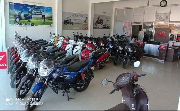 Hero changed the price of all its vehicles. Now HERO's motorcycle and scooty starting from only 53 thousand ..