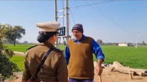Daughter came to meet her father in the farm after becoming a sub-inspector, video went viral