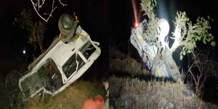 The vehicle of wedding processions returning from marriage in Chamoli fell into the ditch