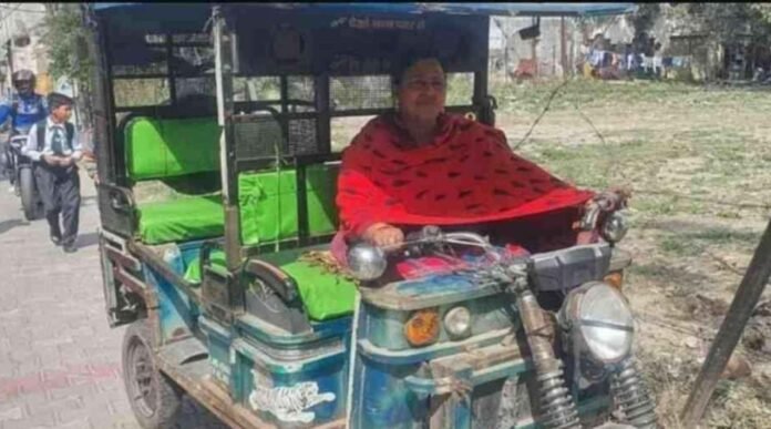 Story of haridwar lady e rikshaw drivar Kiran