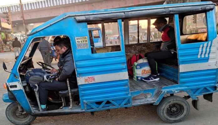 Police action against Vikram and city bus in dehradun