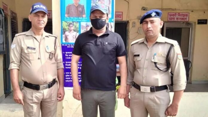 Former BJP leader arrested in UKPSC paper leak case, Rs 4.25 lakh cash and blank check recovered Former BJP leader arrested in UKPSC paper leak case, Rs 4.25 lakh cash and blank check recovered