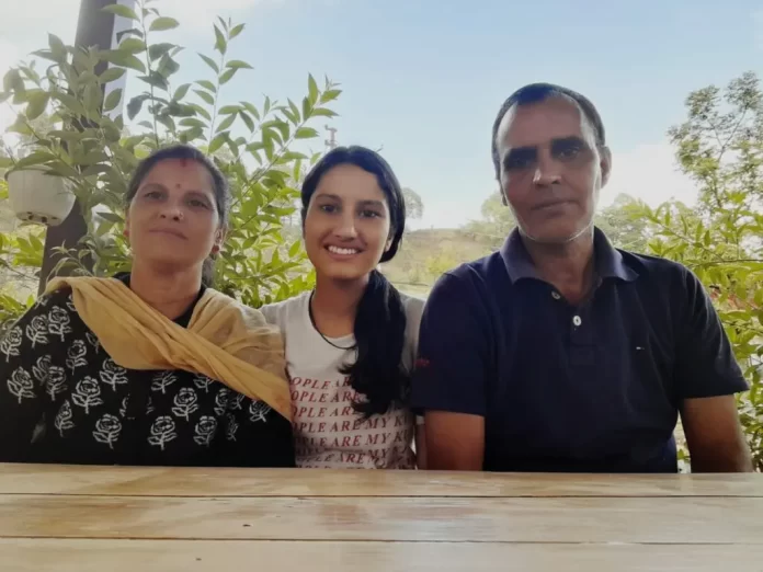 Bageshwar's Suhani Joshi passed the Inter exam with 92% marks, used to walk 6 KM daily to go to school Bageshwar's Suhani Joshi passed the Inter exam with 92% marks, used to walk 6 KM daily to go to school