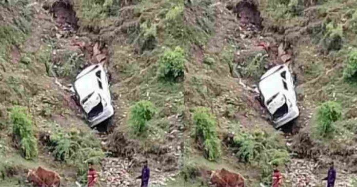 Car fell into ditch in Nainital one died 5 injured
