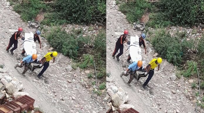 Car fell into ditch in Rudraprayag