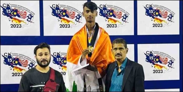 Manish of Nainital won gold medal in Taekwondo competition