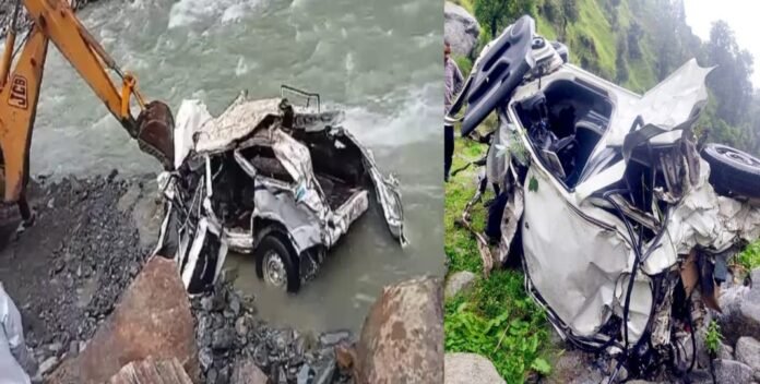 Bolero car fell into ditch in Himachal Pradesh