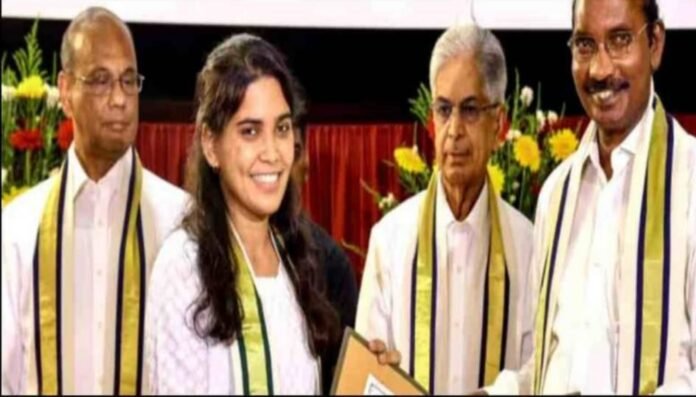 IMG-20230826-WA0021 Congratulations to Uttarakhand's ISRO scientist Prachi Bisht... Played the responsibility of controlling Chandrayaan in the Moon mission
