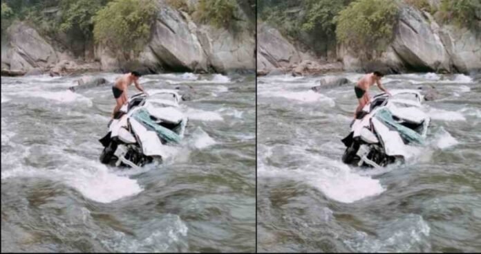 IMG-20230922-WA0056 Car fell into ditch in pauri garhwal