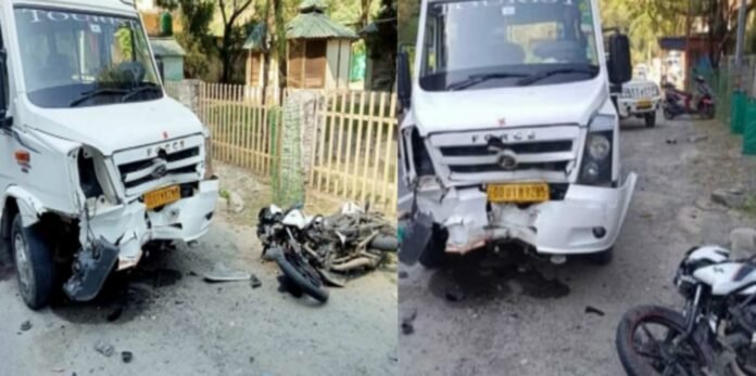 Bike and tempo traveler collide in Chamoli