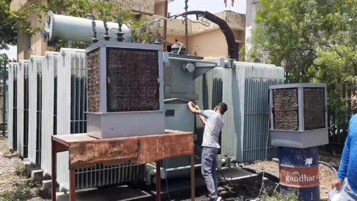 Four water coolers have been installed in Haldwani to keep the transformer cool. Four water coolers have been installed in Haldwani to keep the transformer cool.