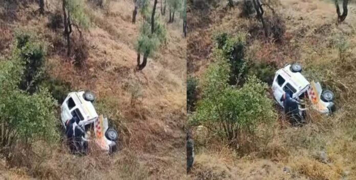 Ambulance coming from Delhi to Almora fell into a ditch
