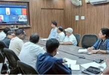 महाराजगंज DM कर रहे थे एजुकेशन पर मीटिंग, तभी स्क्रीन पर चलने लगा अश्लील वीडियो , मच गया हड़कंप Maharajganj news