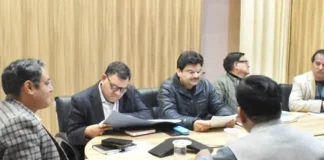 ऋषिकेश-कर्णप्रयाग रेल परियोजना के कार्यों की समीक्षा, DM ने अधिकारियों को निस्तारण के निर्देश दिए, कई बिंदुओं पर हुई चर्चा Review of works of Rishikesh-Karnprayag rail project, DM gives instructions to resolve pending cases