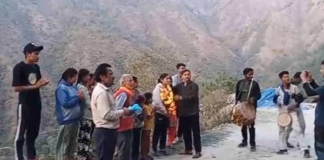 रुद्रप्रयाग की बेटी का उत्तराखंड महिला अंडर- 23 क्रिकेट टीम में चयन, गांव में हुआ भव्य स्वागत Rudraprayag's daughter selected in Uttarakhand Women's Under-23 cricket team, received a grand welcome in the village