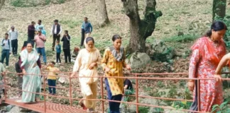 उत्तराखंड: सरकार ने नहीं सुनीं, जनप्रतिनिधि ने अपने खर्च पर बनाया सिरोड़ी गांव के लिए पुल The government did not listen, so the public representative built a bridge for Sirodi village at his own expense.
